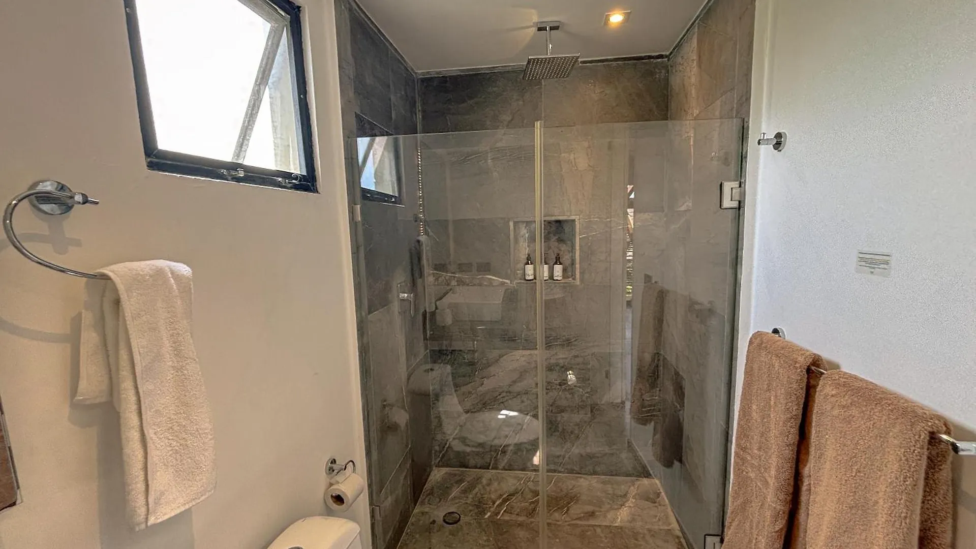 Apartament Lujoso Penthouse Remodelado De Tres Pisos En Madara Tulum